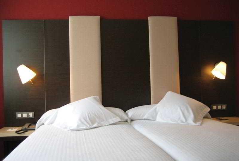 Azz Pamplona Norte Hotel Berriozar Exterior photo