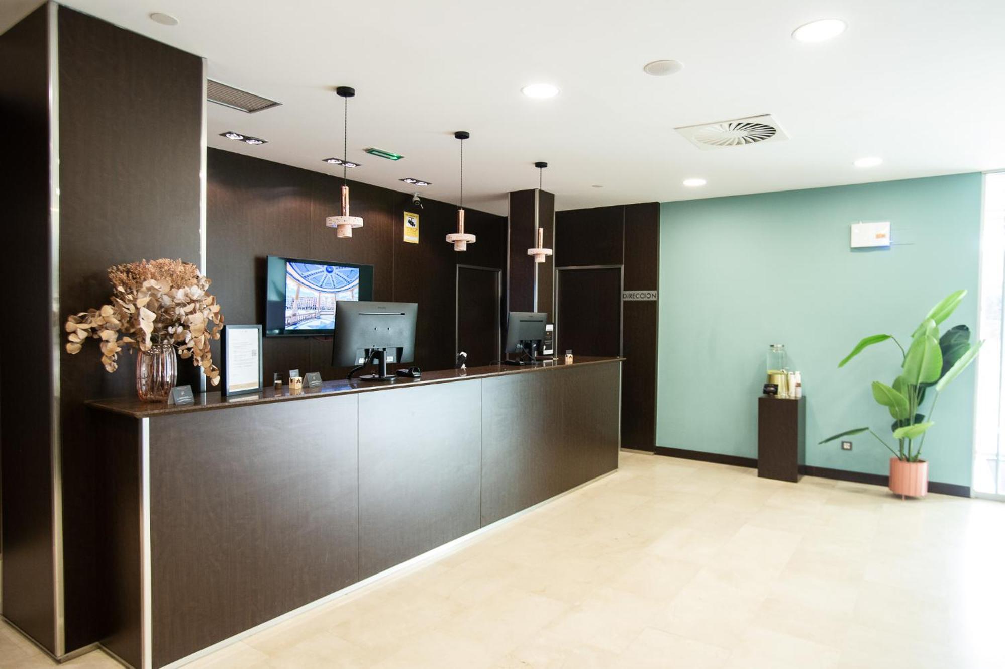 Azz Pamplona Norte Hotel Berriozar Exterior photo