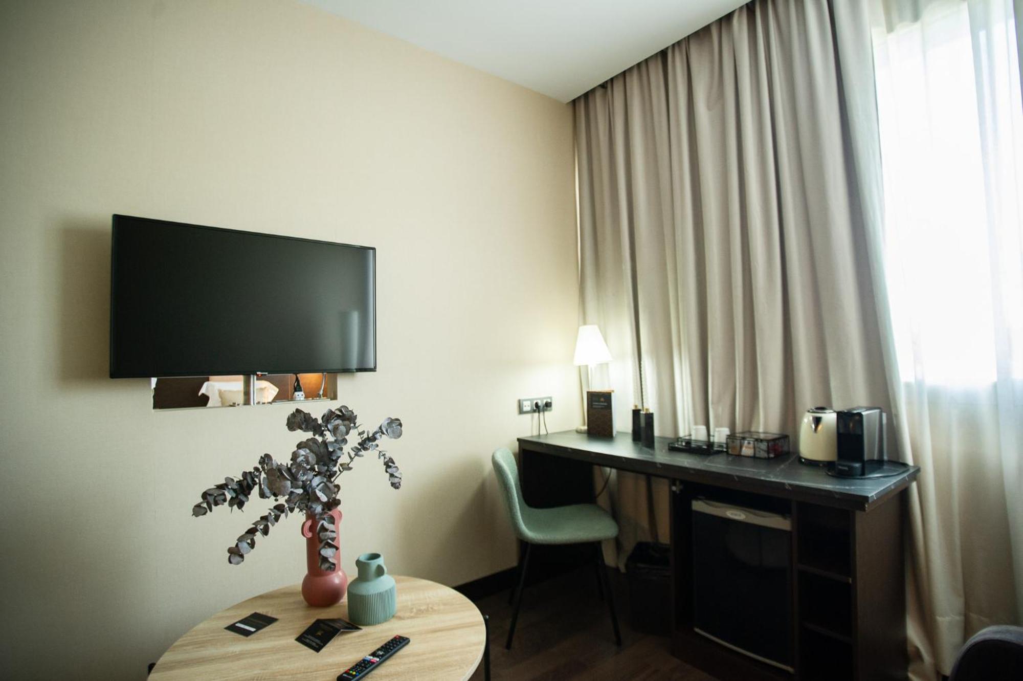 Azz Pamplona Norte Hotel Berriozar Exterior photo