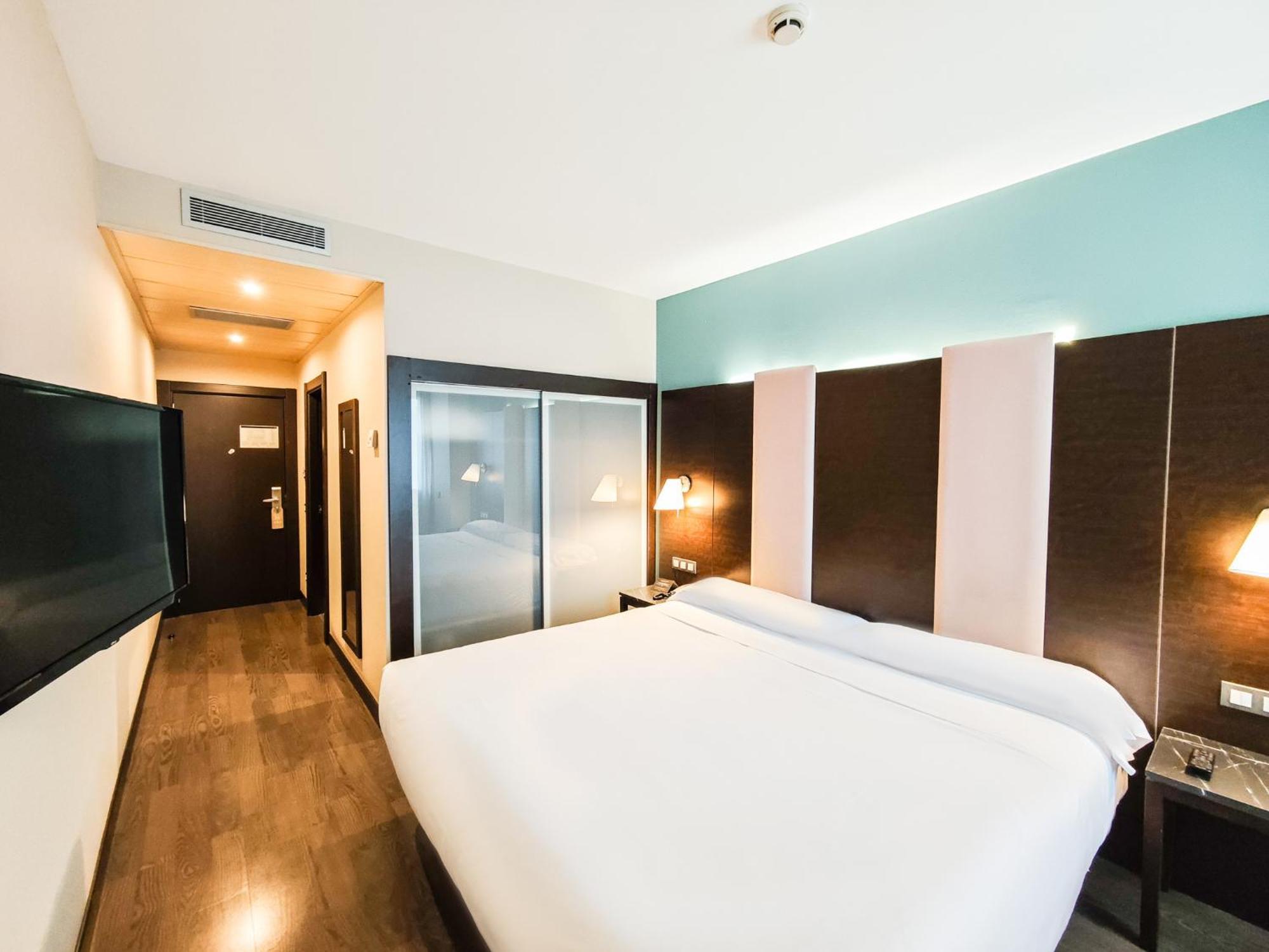 Azz Pamplona Norte Hotel Berriozar Exterior photo
