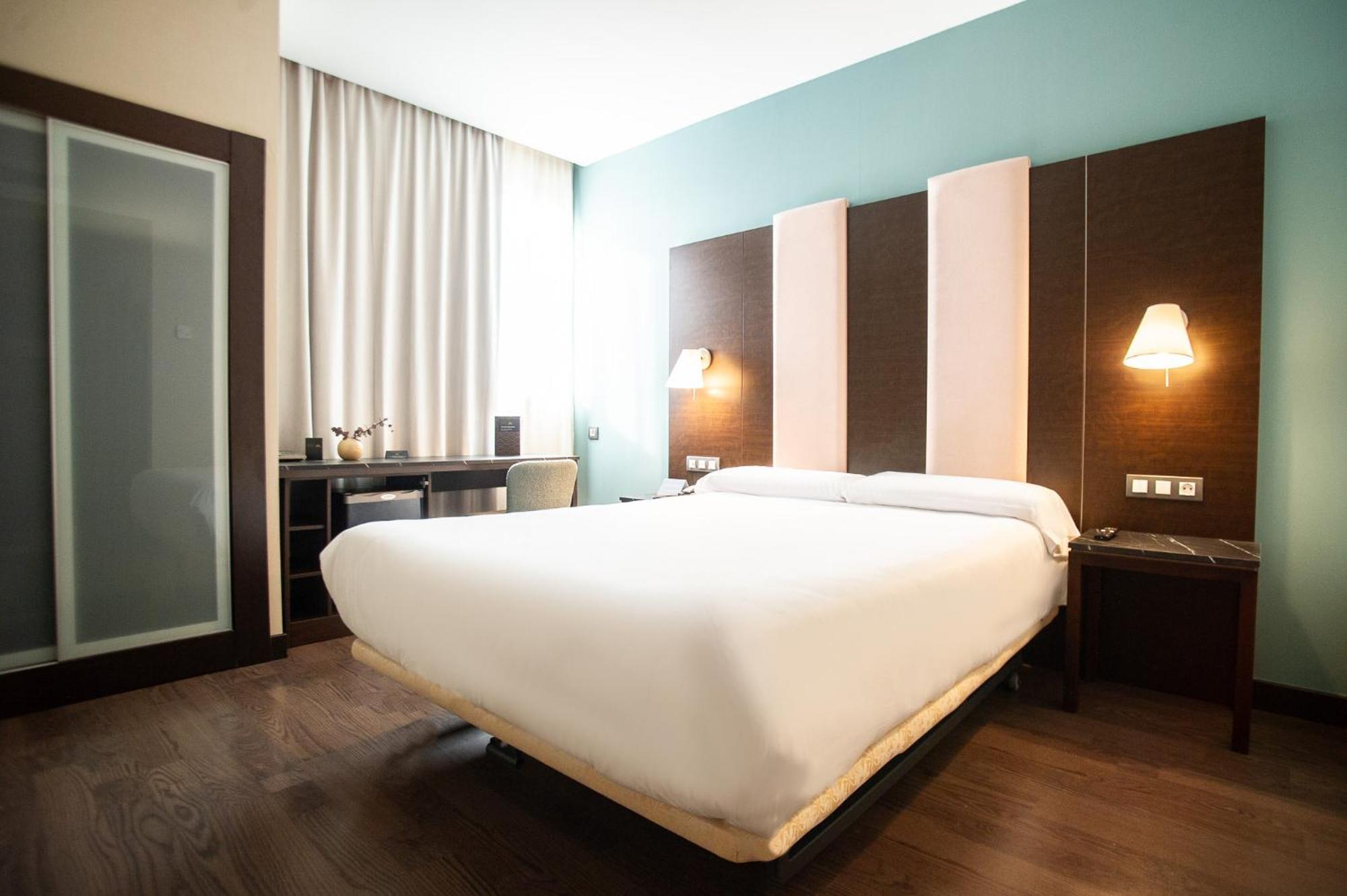 Azz Pamplona Norte Hotel Berriozar Exterior photo